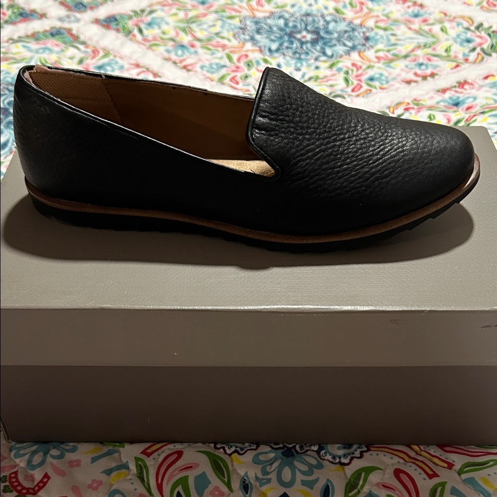 Comfortiva Black Leather Women's Loafers